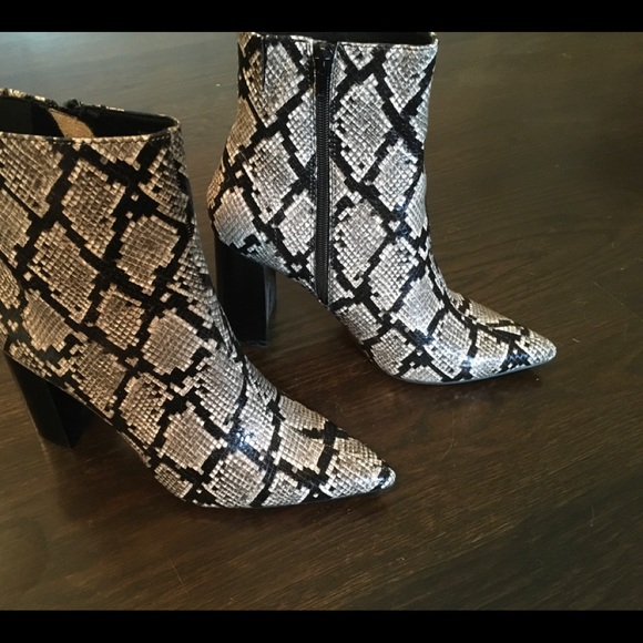 Jeffrey Campbell Raven Grey Black Python boots S 9 - Picture 4 of 6